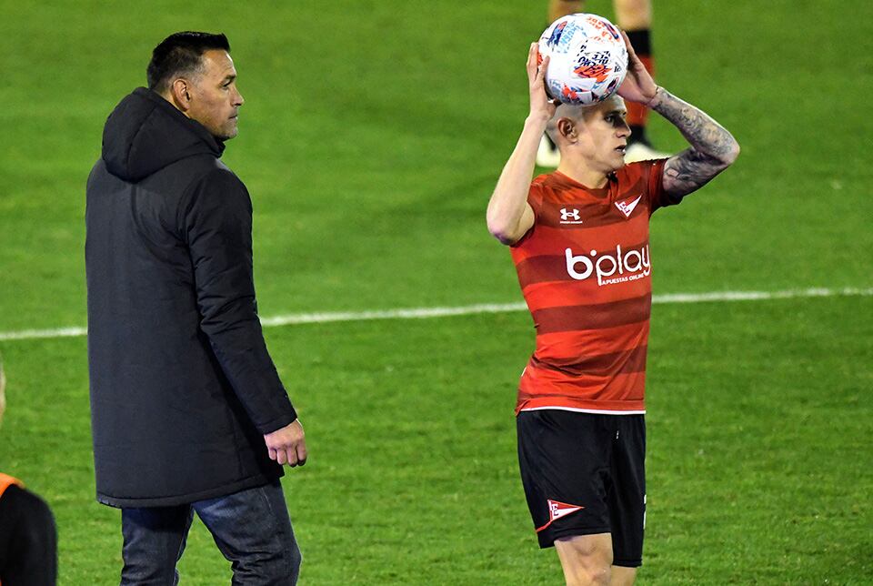 Fernando Gamboa durante el partido con Estudiantes.