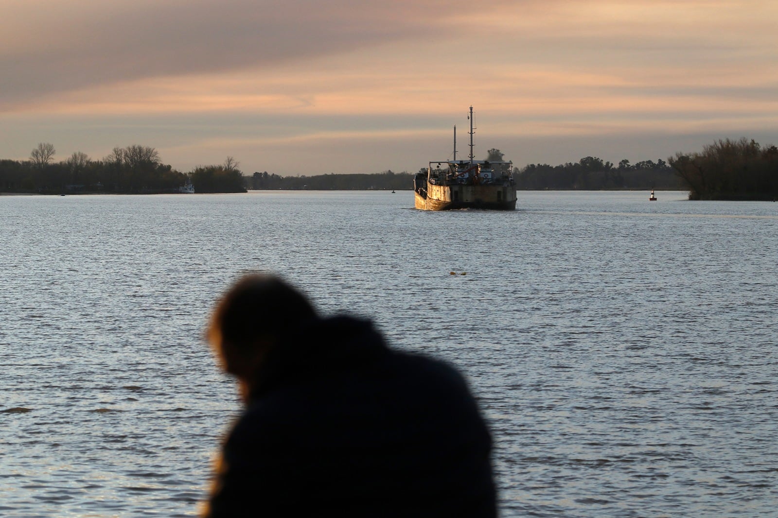 El debate por la gestión de la vía navegable troncal del Paraná no está saldado