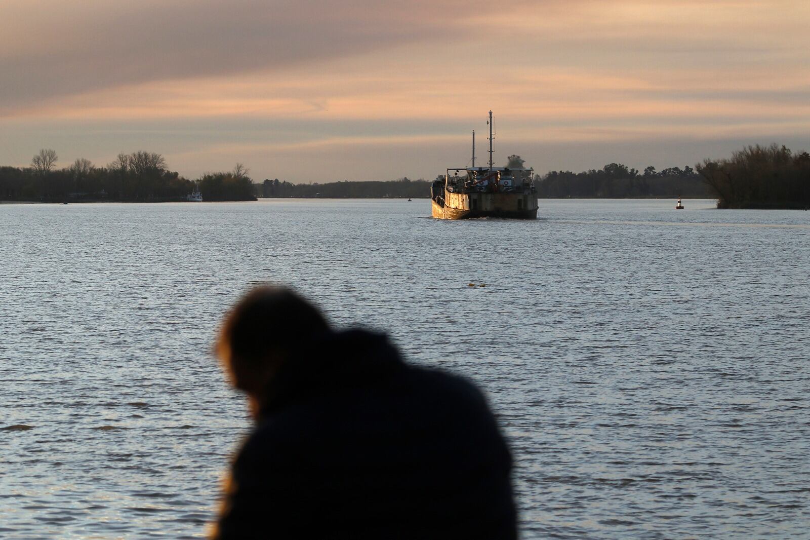 El debate por la gestión de la vía navegable troncal del Paraná no está saldado