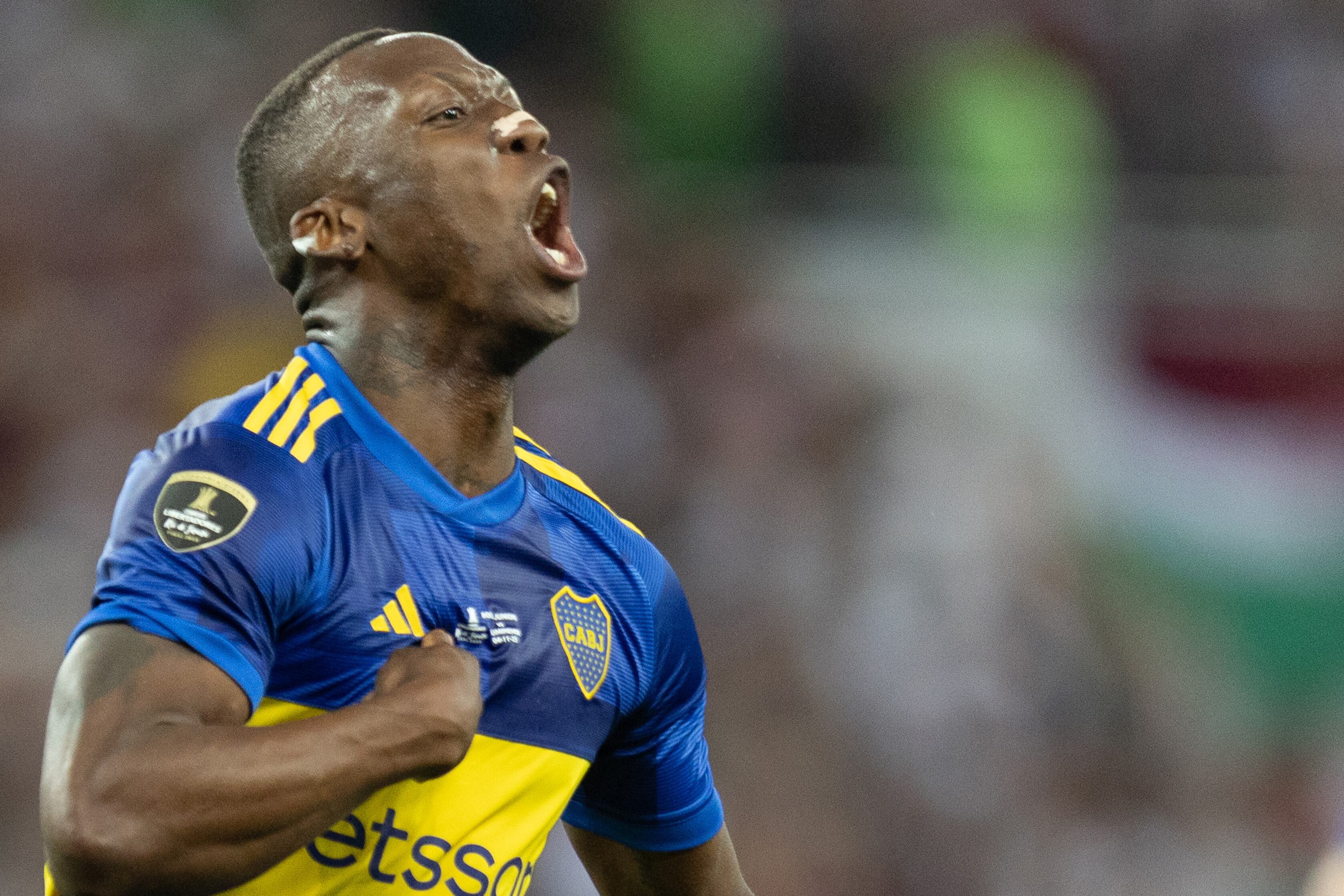 Luis Advíncula, jugador de Boca, según la denuncia, circulaba de contramano en una ruta de Canning.