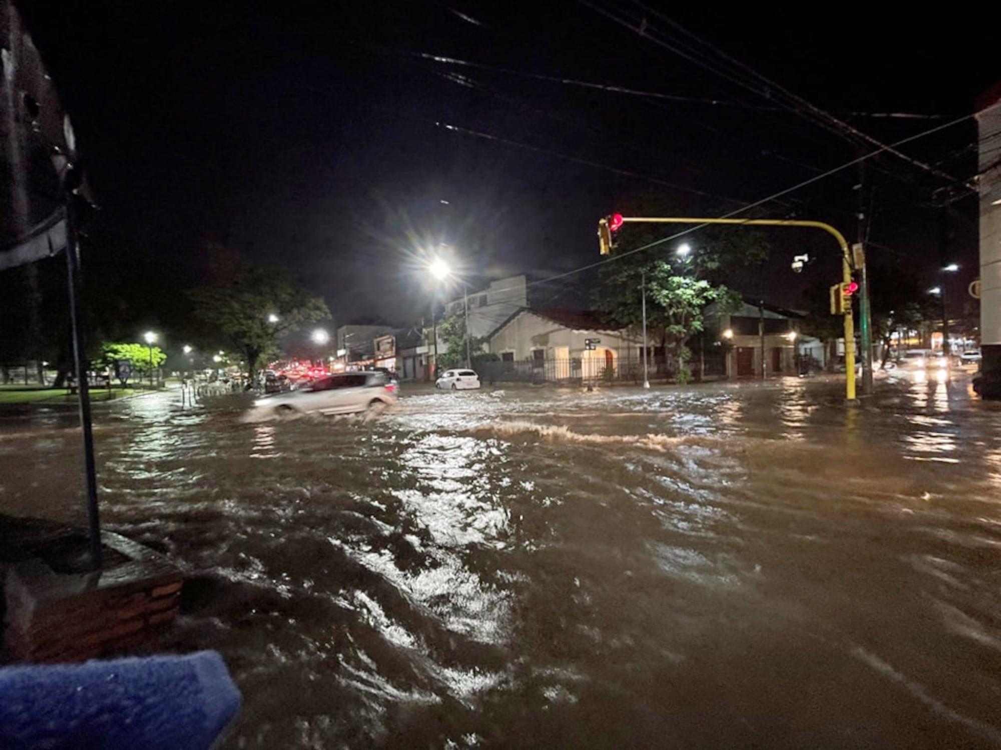 El centro de San Ramón de la Nueva Orán anegado el jueves por la noche