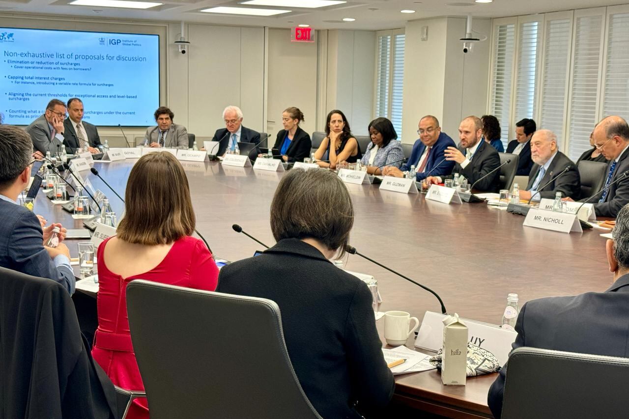 Joseph Stiglitz y Martín Guzman, esta semana en el FMI. Pidieron revisar las sobretasas