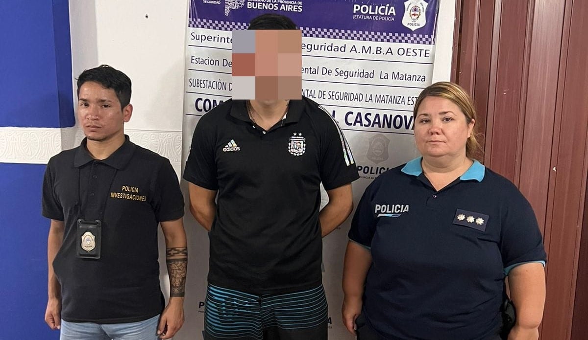 El hombre fue aprehendido cuando fue encontrando con la beba en la iglesia (Foto: Policía bonaerense).