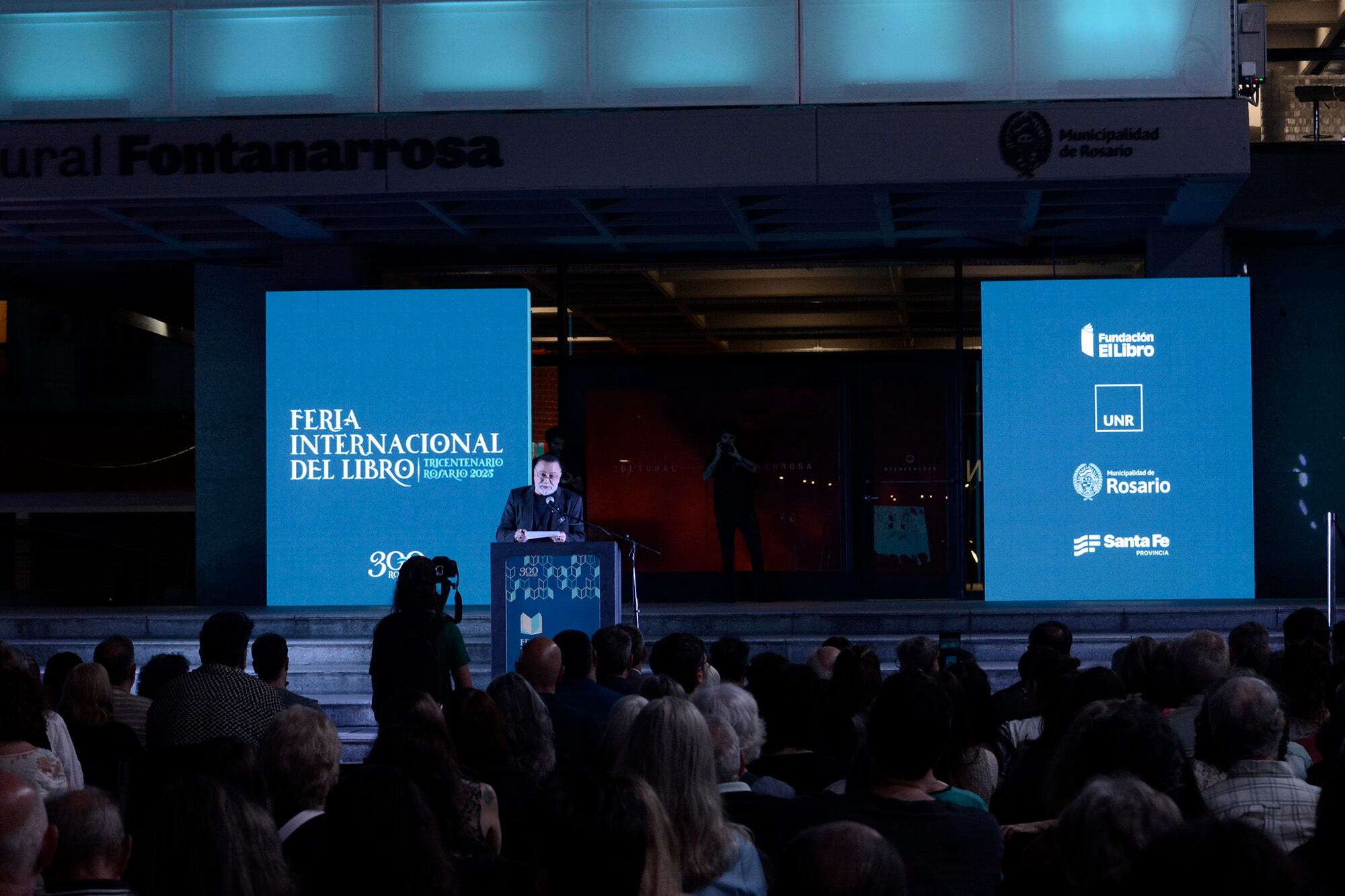 El escritor rosarino recordó sus inicios como lector en su infancia, y el gusto por los relatos.