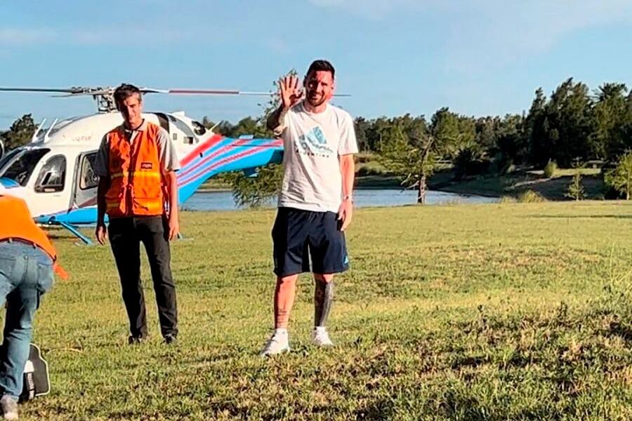 Lionel Messi en Funes, donde se reencontró con sus afectos