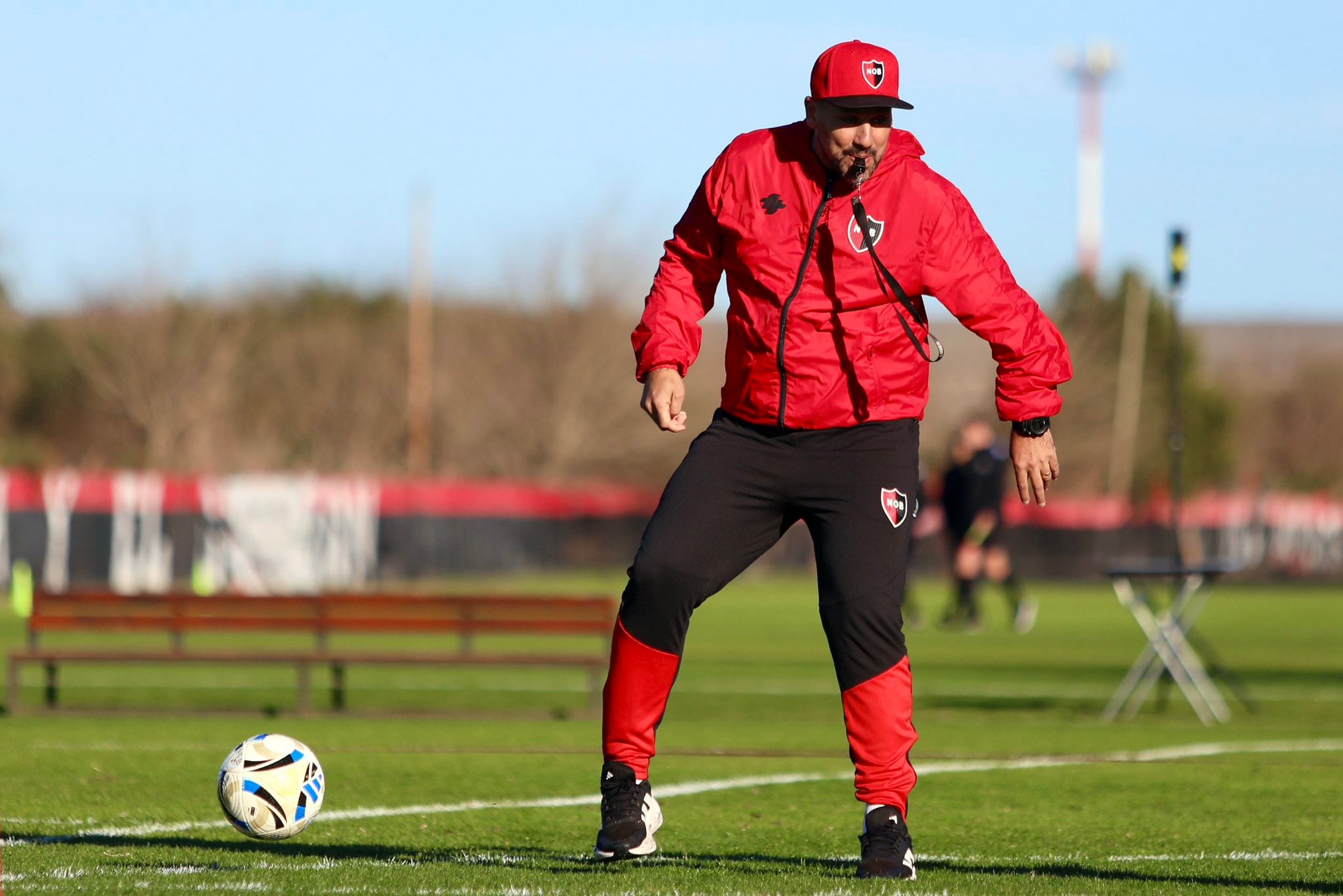 Fabbiani debe cambiar la forma de juego del equipo.