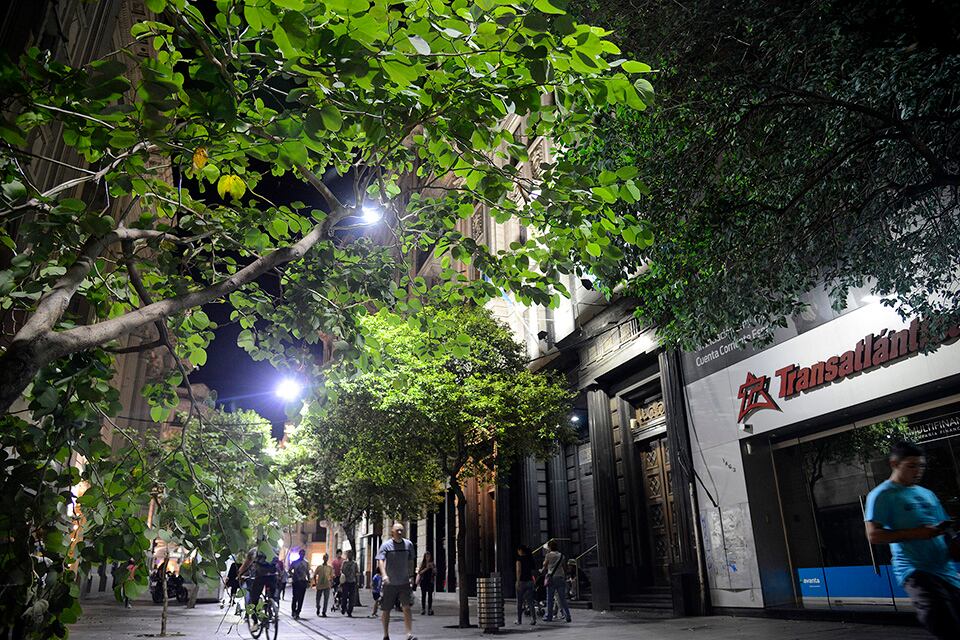 Afirman que después de las 18 se relaja el control policial. 