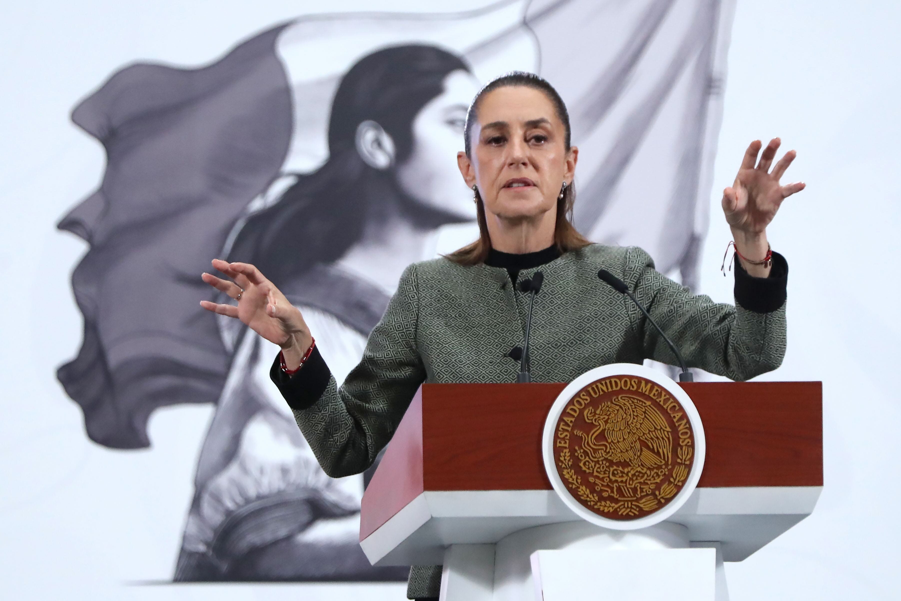 Desde su asunción, Sheinbaum se presenta como "presidenta con 'a'" y "comandanta" de las Fuerzas Armadas