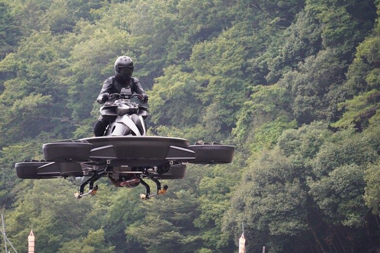 La moto voladora utiliza un motor de combustión interna y una batería, y pesa 300 kilogramos.  (Foto: AERWINS Technologies)