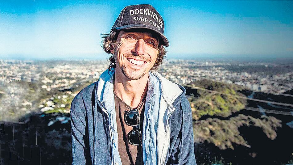 Nic Sheff ha trabajado como guionista, principalmente en series como The Killing y 13 Reasons Why.