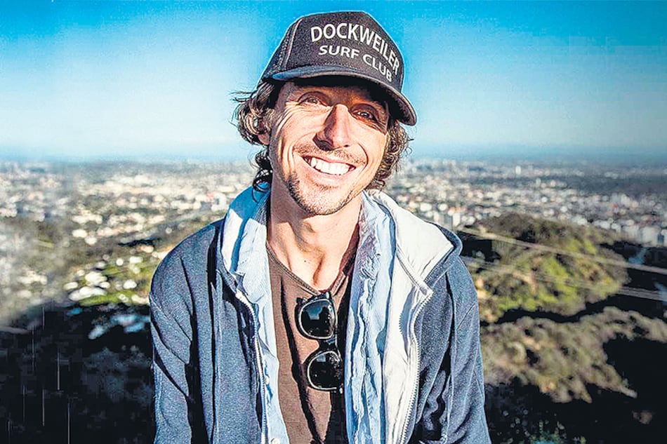 Nic Sheff ha trabajado como guionista, principalmente en series como The Killing y 13 Reasons Why.