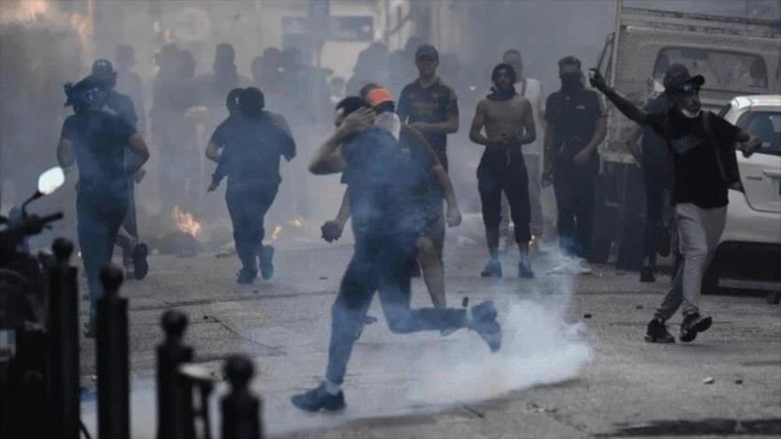 El centro de Marsella se vio plagado de personas que reclamaban al gobierno un freno a la violencia policial. 