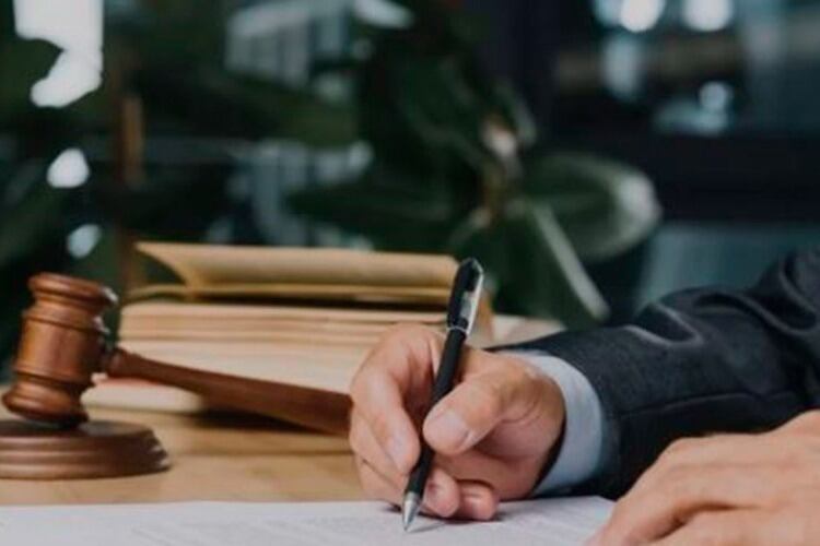 El hombre pide ser curador de los bienes de su padre, con quien no tuvo contacto desde 2006.