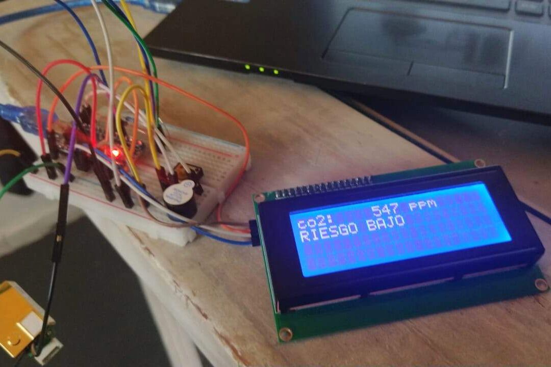 El prototipo de medidor de CO2 que empezarán a producir en el Mariano Acosta desde agosto.