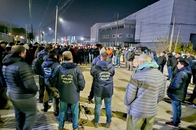 Sin aviso previo, cerró y despidió a 220 trabjadores