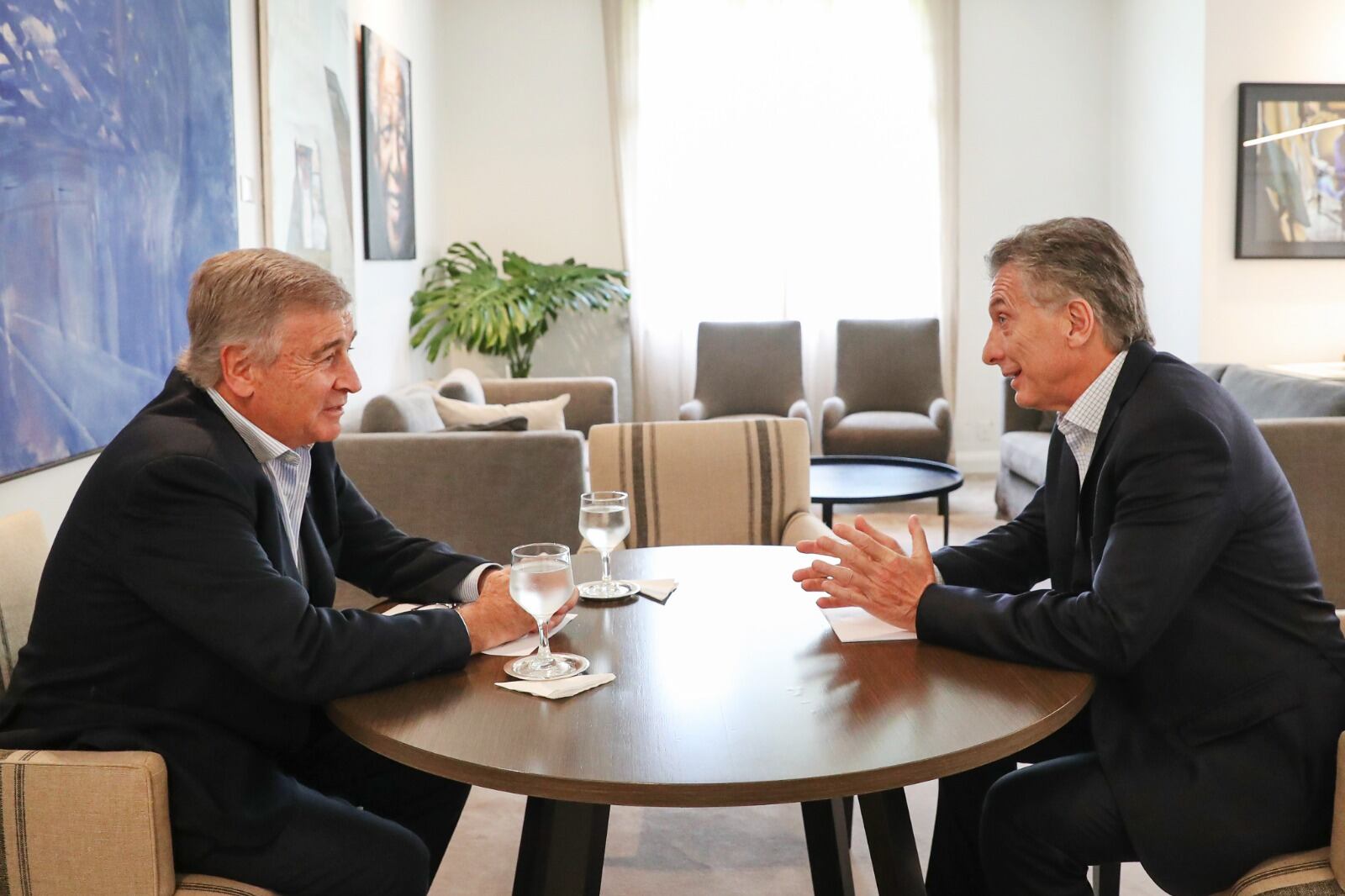 El ex ministro Oscar Aguad con el expresidente Mauricio Macri.