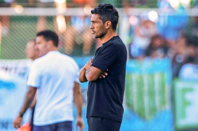 Walter Erviti, uno de los entrenadores que dejaron su cargo en el arranque del torneo