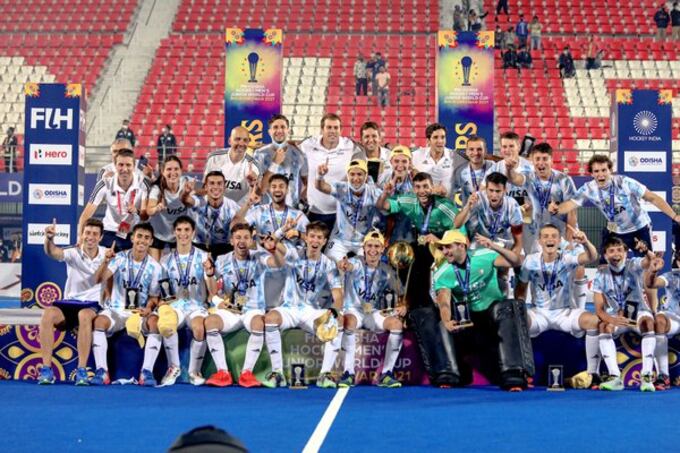 Los Leoncitos, festejan el título en India.