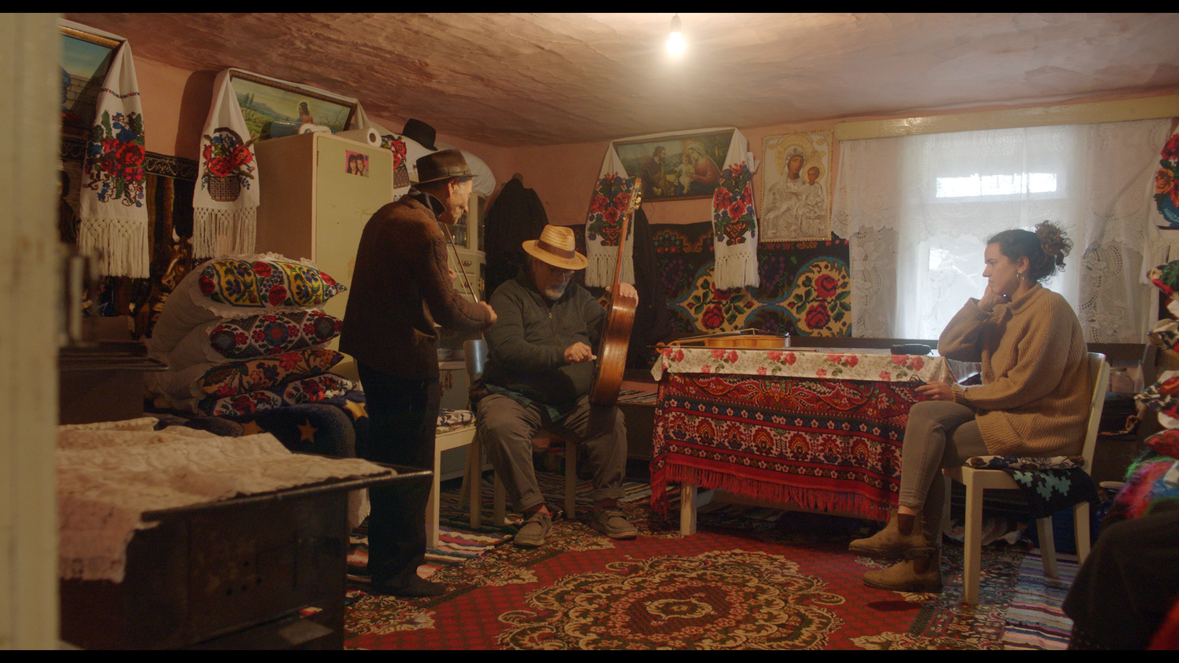 La película discurre libremente por aldeas de Transcarpacia y Besarabia.