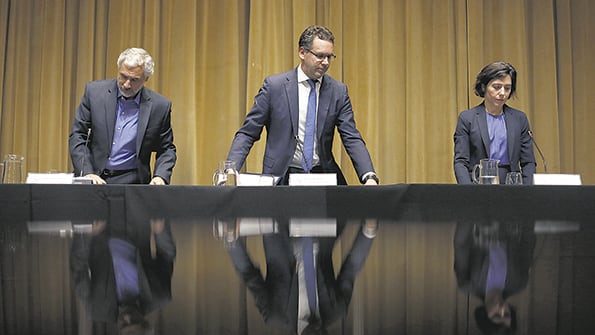 Guido Sandleris (en el medio), titular del Banco Central, reconvertido en ultraortodoxo monetarista.