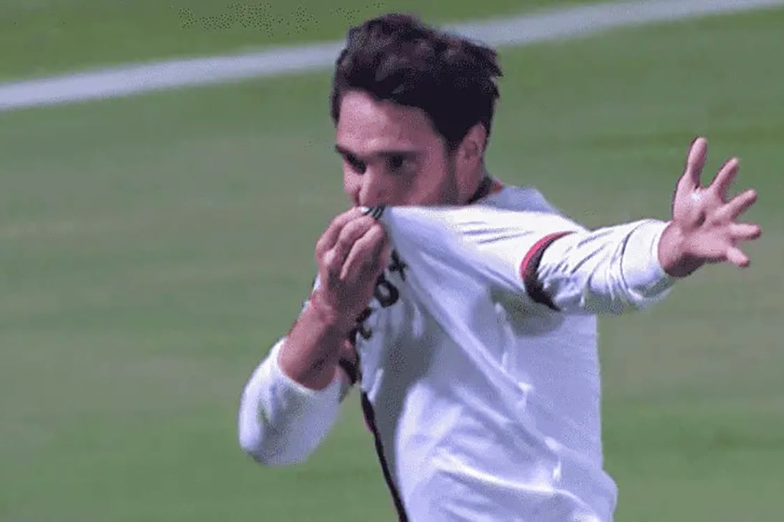 Cerutti en el festejo del gol de la victoria