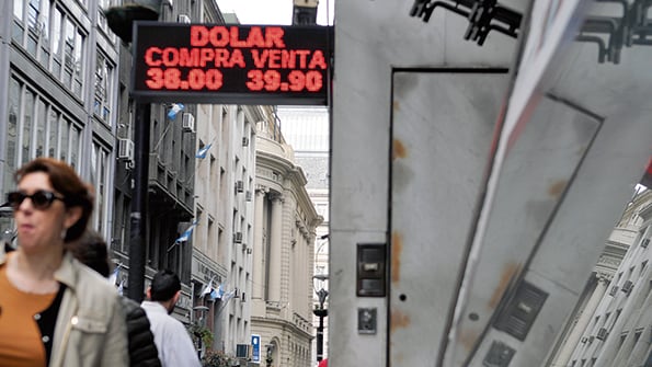 Desde temprano, la cotización del dólar fue en constante aumento hasta finalizar en 40,24 pesos, el nuevo record histórico.