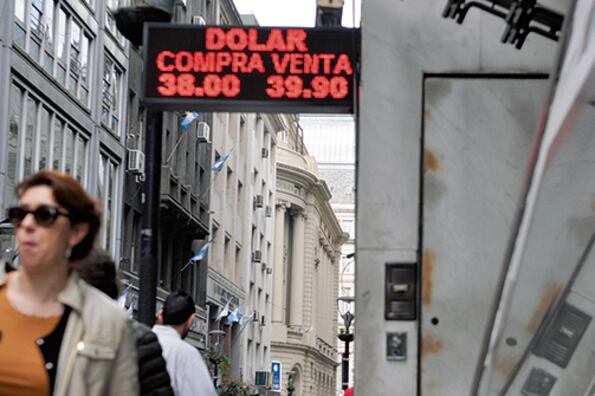 Desde temprano, la cotización del dólar fue en constante aumento hasta finalizar en 40,24 pesos, el nuevo record histórico.