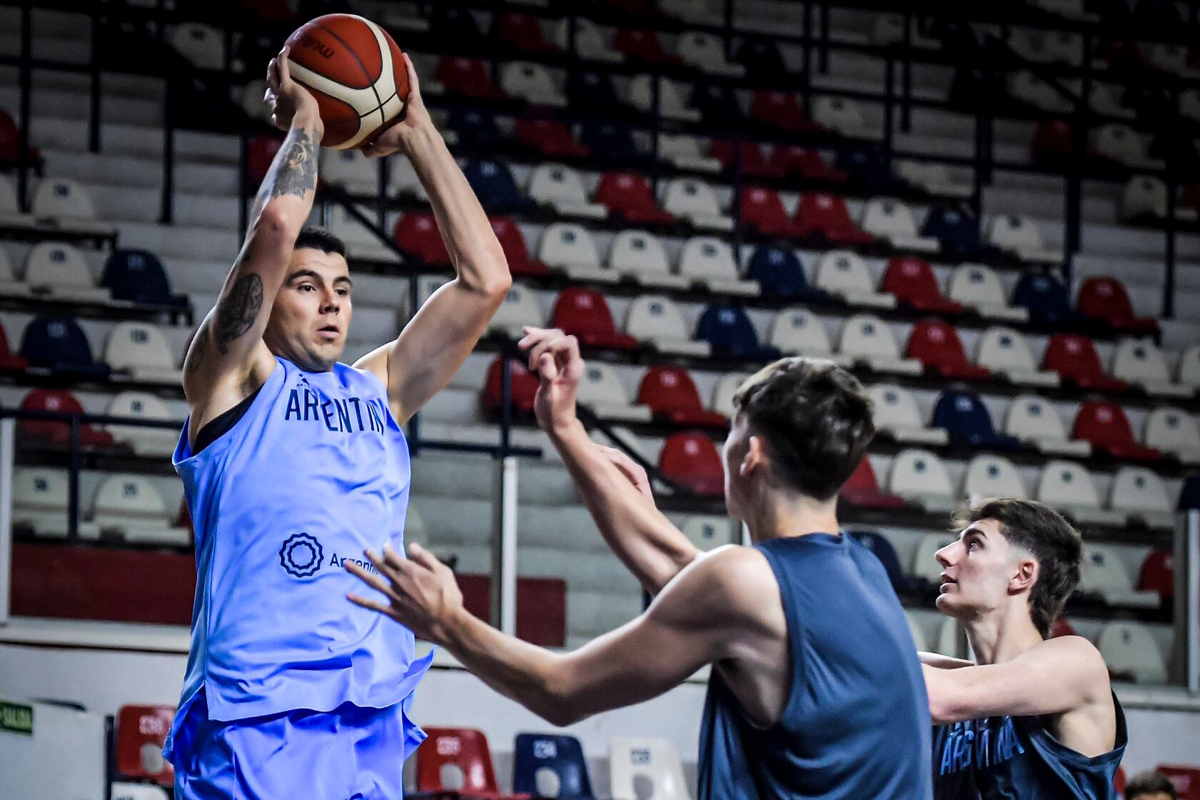 Gabriel Deck en el amistoso ante la Sub 22 en Santiago del Estero.