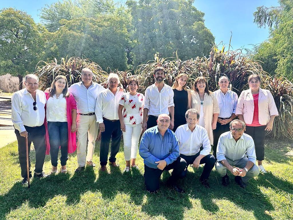 La foto de la oposición previa a la definición de alianzas.