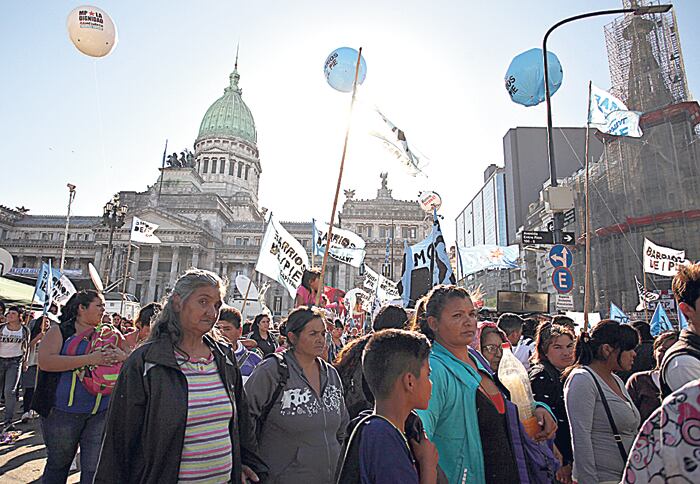 Movimientos sociales y gremios se manifestaron el viernes en apoyo al proyecto.