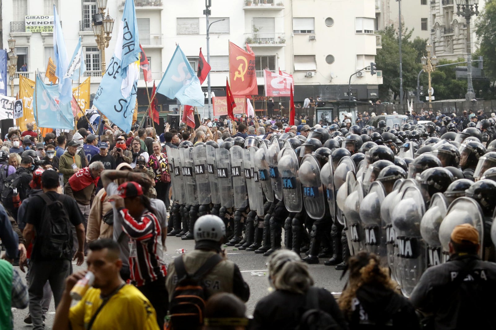 Los hinchas de los clubes apoyaron a los jubilados