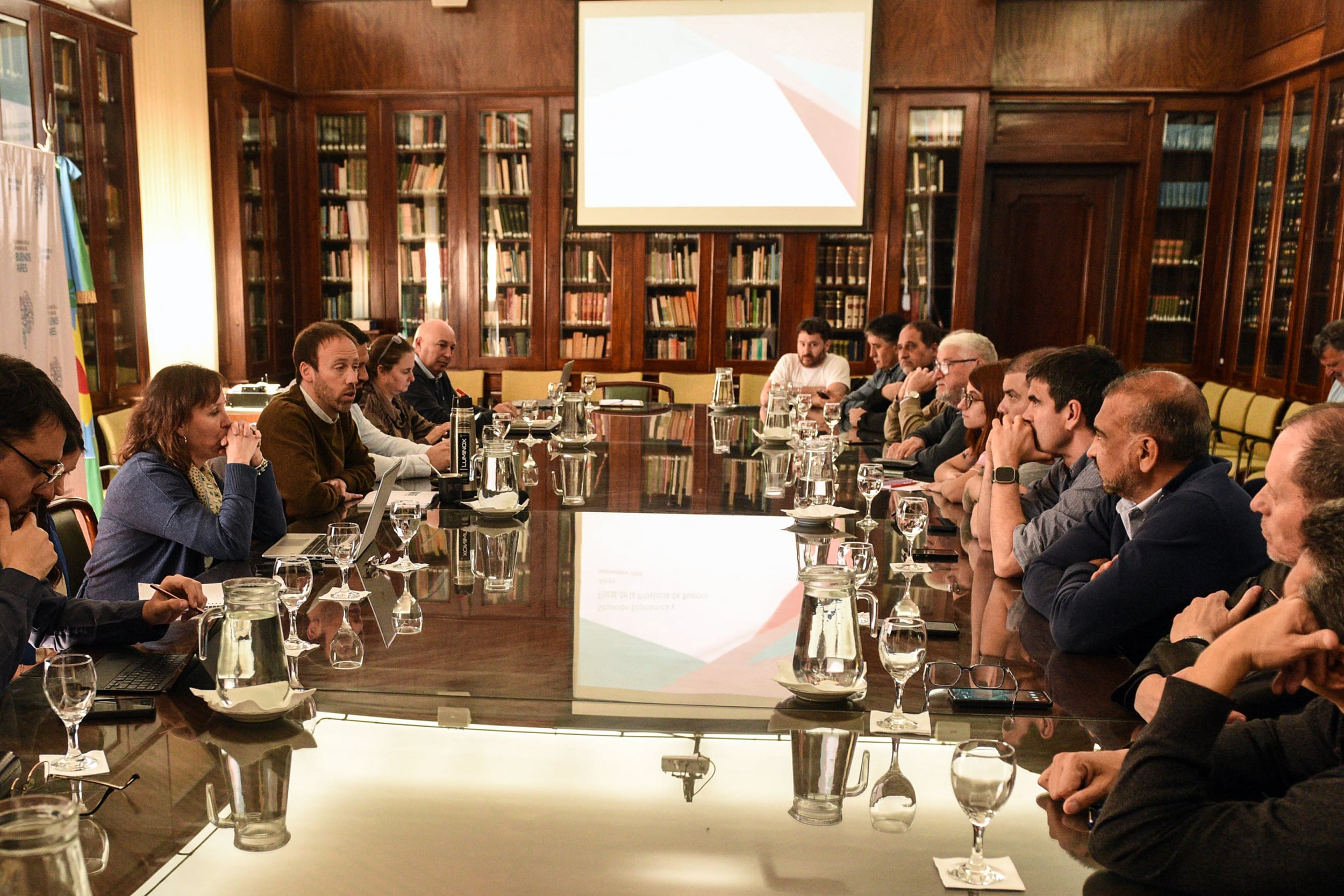 Pablo López recibió el viernes a los gremios provinciales. 