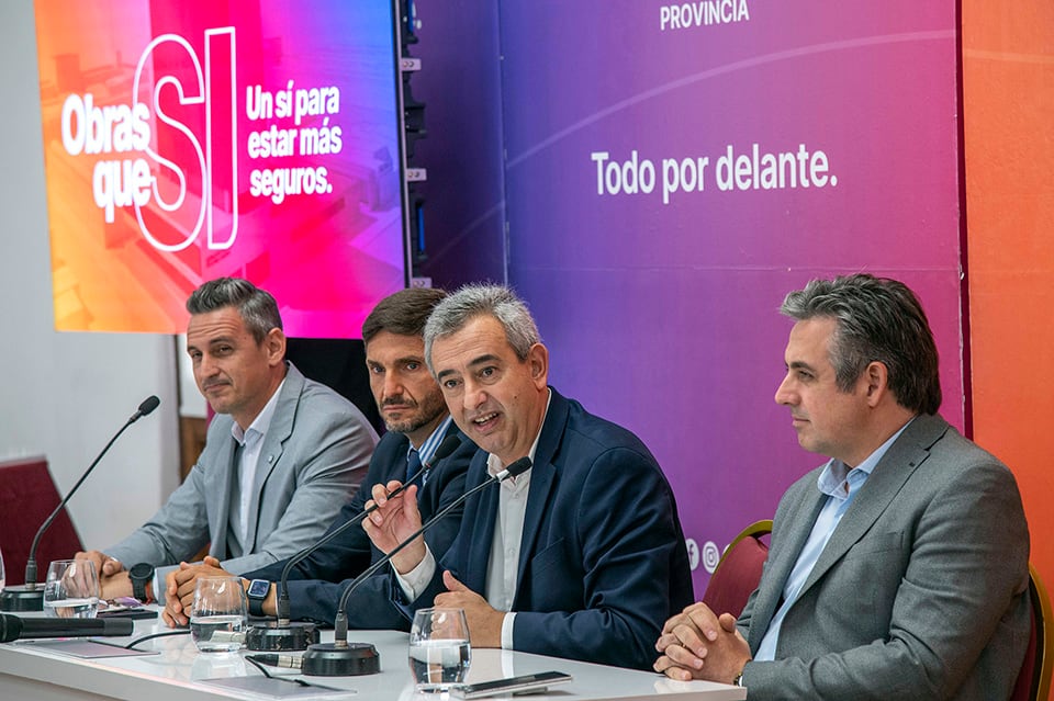 El gobernador Pullaro y el intendente Javkin en la presentación de ayer.