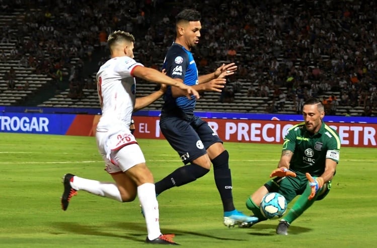 El último triunfo de Huracán fue el 20 de octubre, nada menos que ante San Lorenzo.