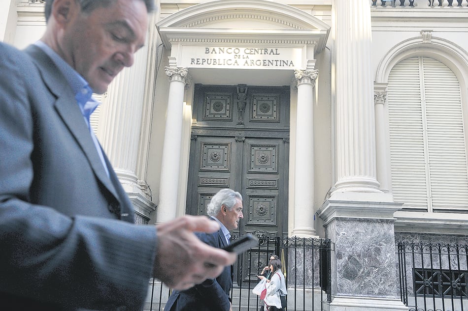 Las ventas de divisas del Central para intentar contener la escalada del tipo de cambio fue otro foco de presión sobre las reservas.