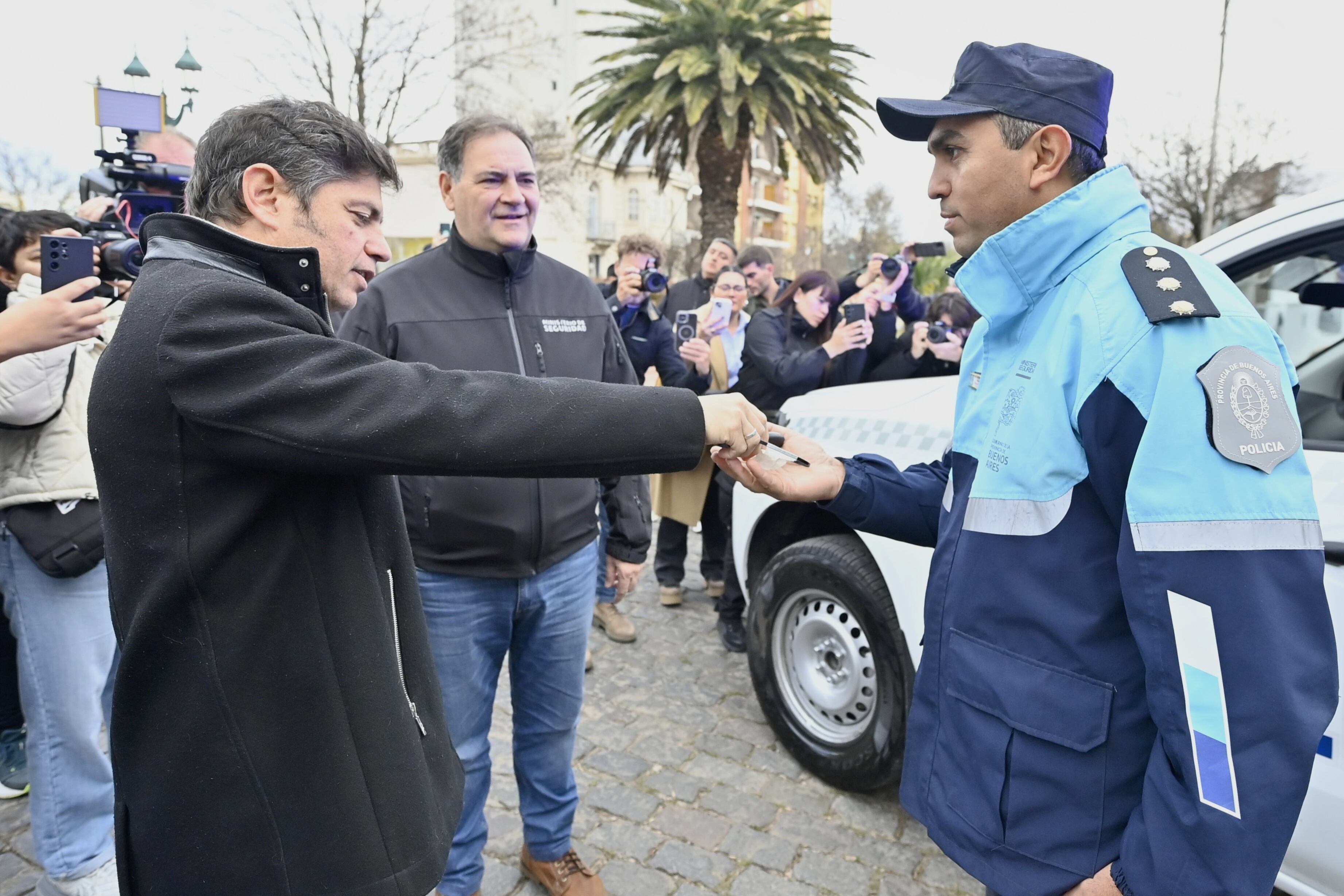 Kicillof durante la entrega de patrulleros en Saavedra.