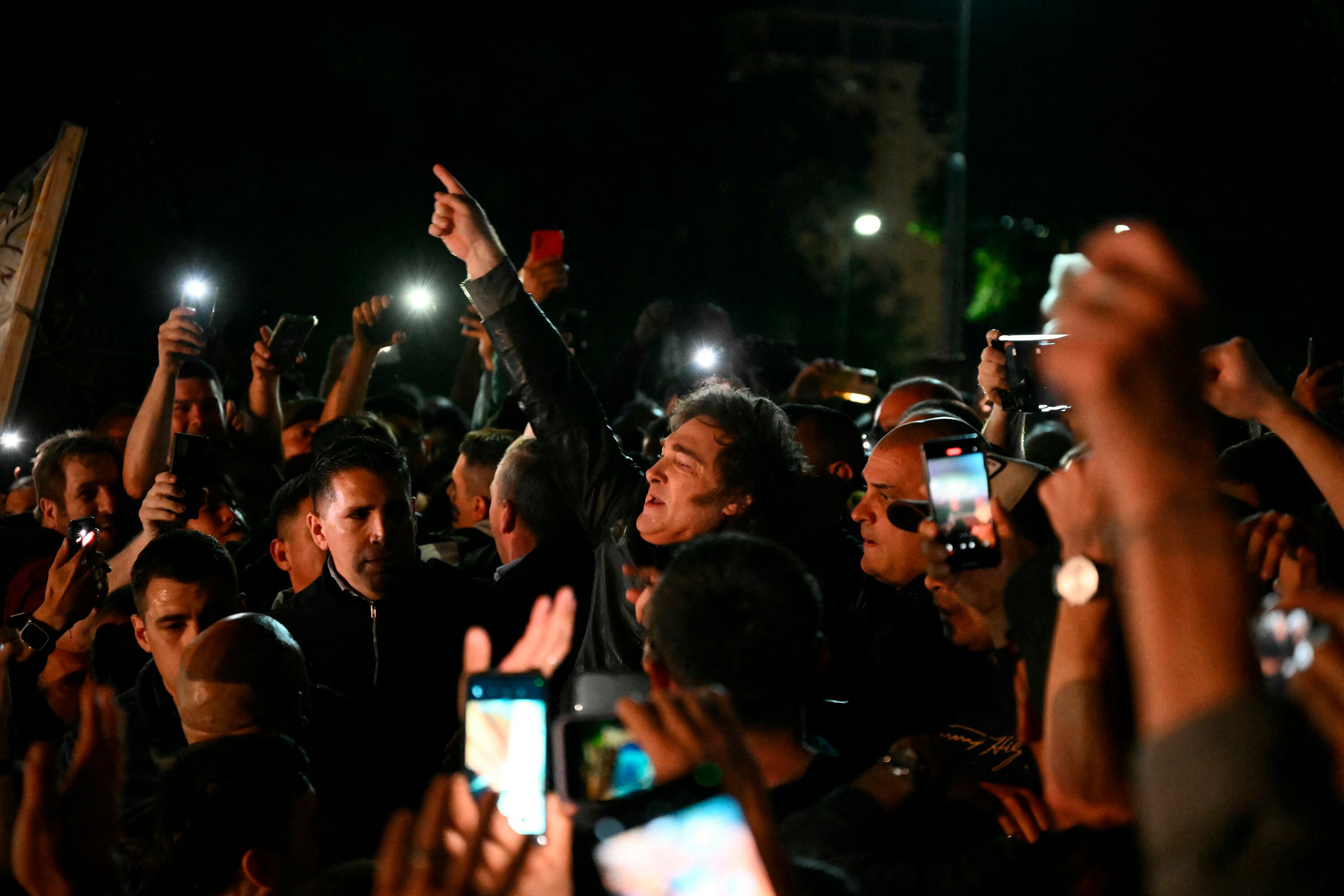 Javier Milei llega a su último acto.