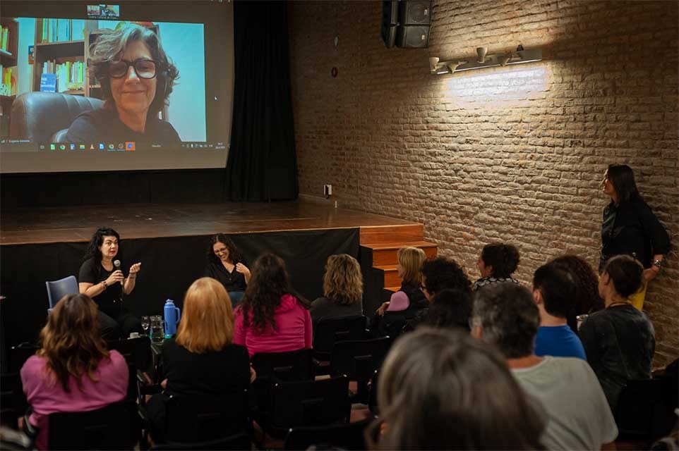 Patricia Suárez, Laura Rossi y Eugenia Almeida (por zoom).