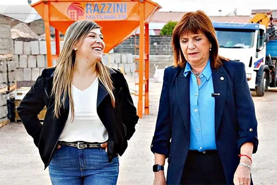 Razzini con Patricia Bullrich en el corralón ahora concursado.