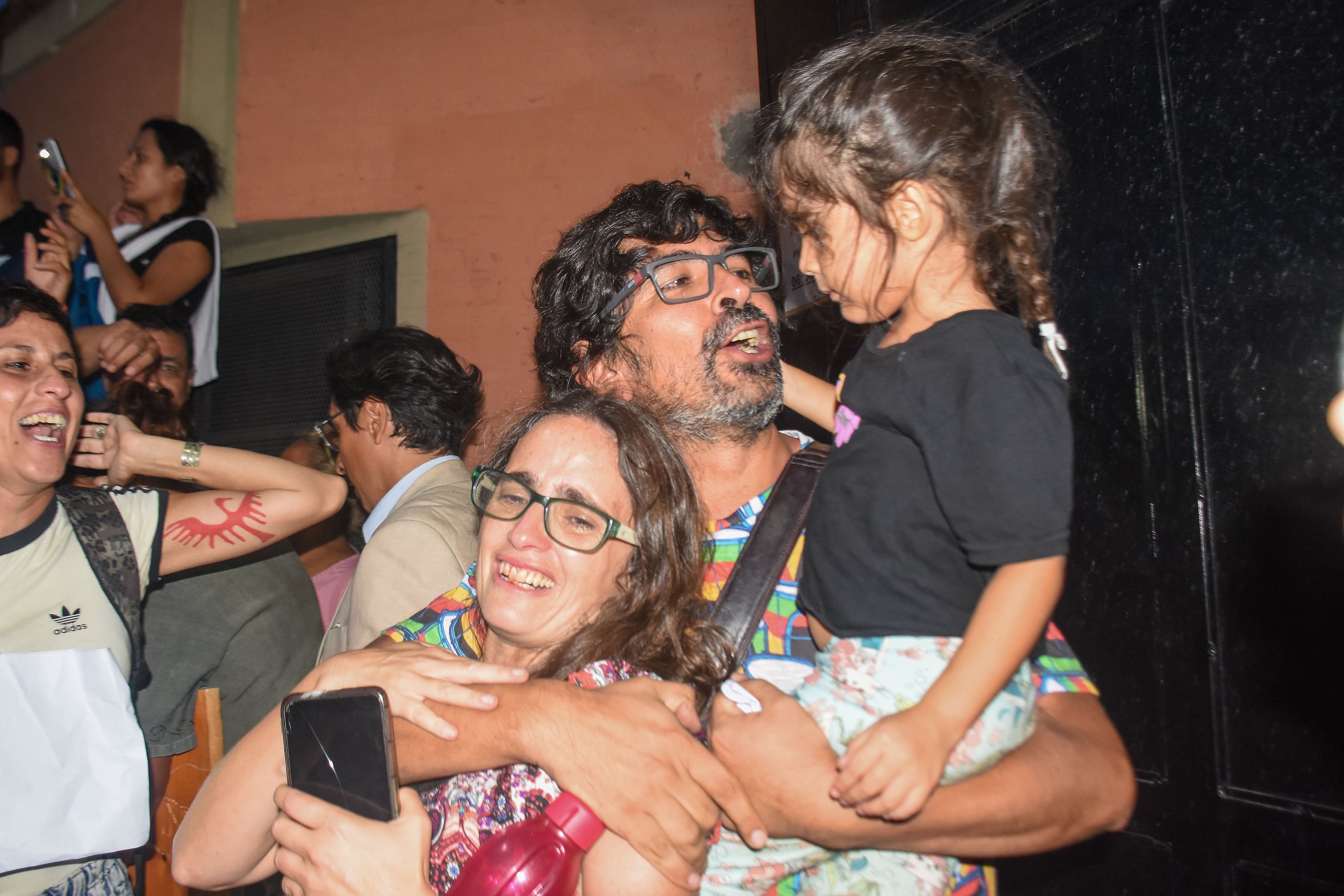 El lunes por la noche hubo festejo a la salida del penal de Gorriti, pero la causa sigue.