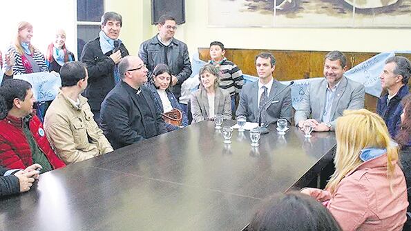 El intendente Cresto y el viceintendente Gay durante el encuentro con la Red.