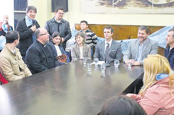 El intendente Cresto y el viceintendente Gay durante el encuentro con la Red.