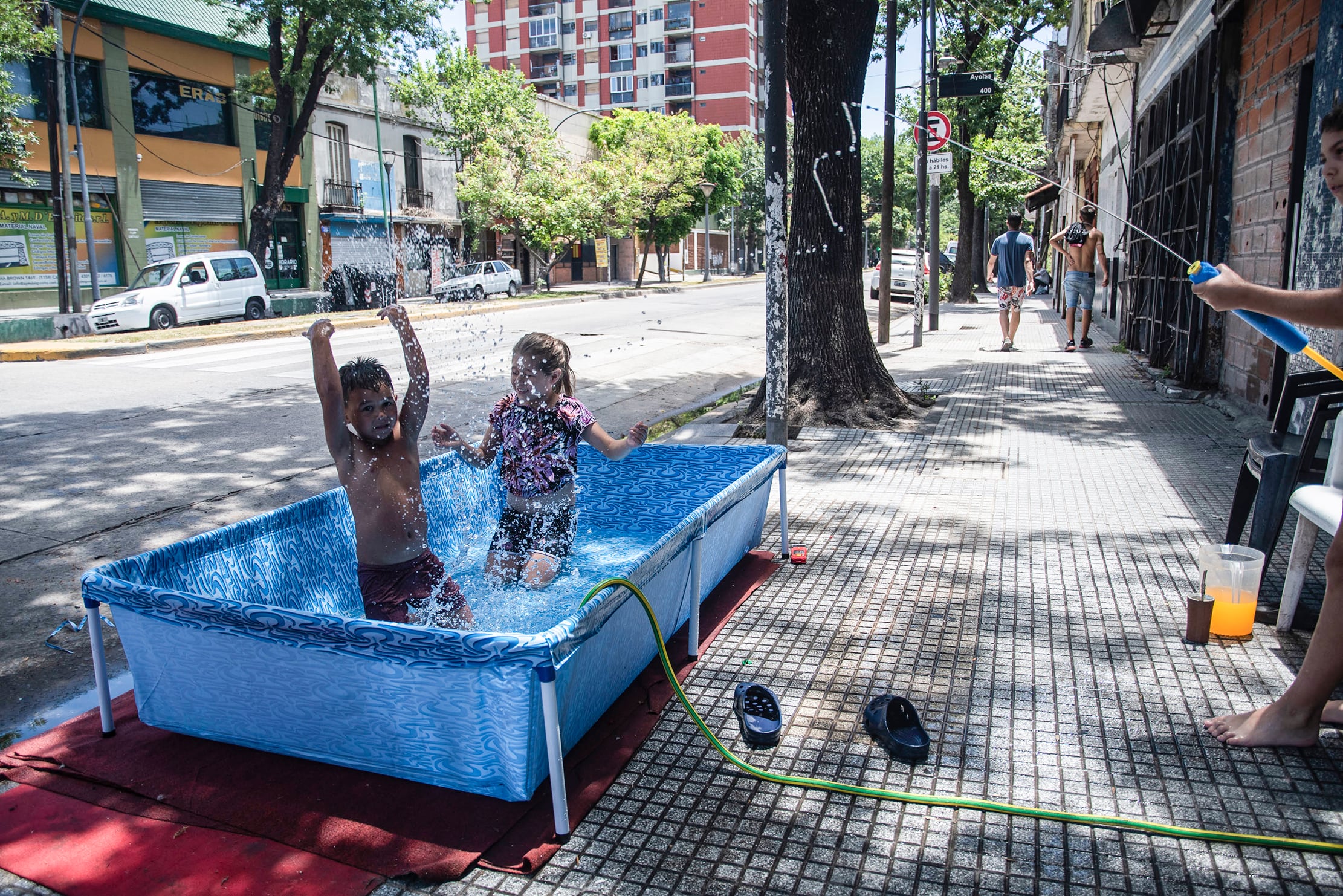 Los chicos son un grupo de riesgo ante el calor extremo.