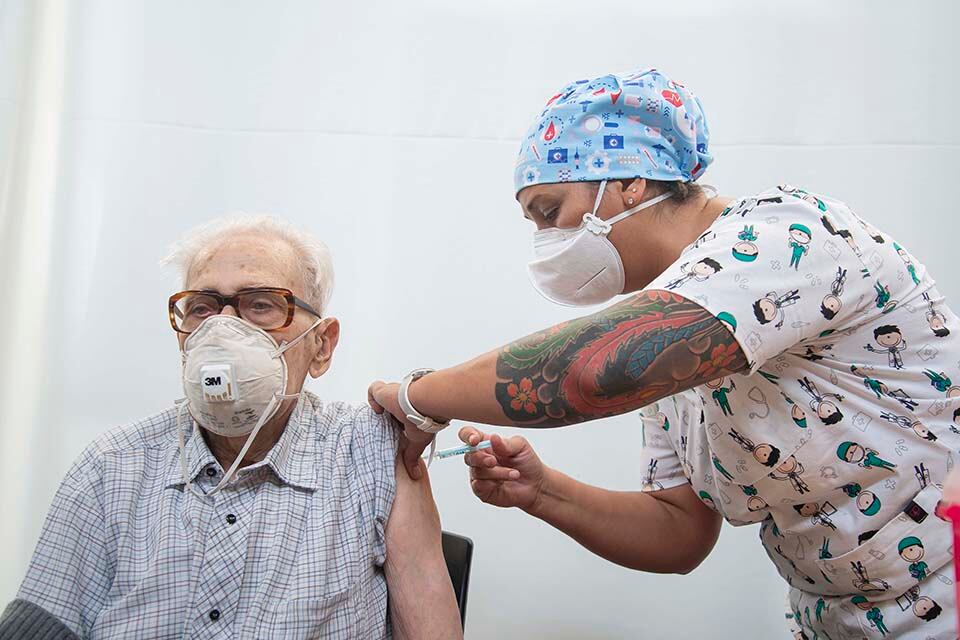 Ayer Javkin denunció la faltante de 10 frascos de vacunas en uno de los distritos.