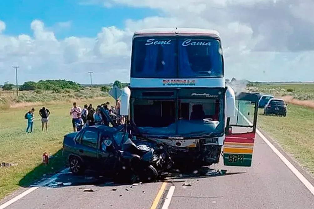 Dos muertos y cinco heridos luego de un choque frontal en la ruta 11 ...