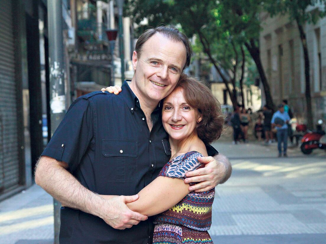 “I.D.I.O.T.A parece escrita por un autor argentino, porque la pieza está puesta en una realidad nuestra”, dicen Gabin y Machín.