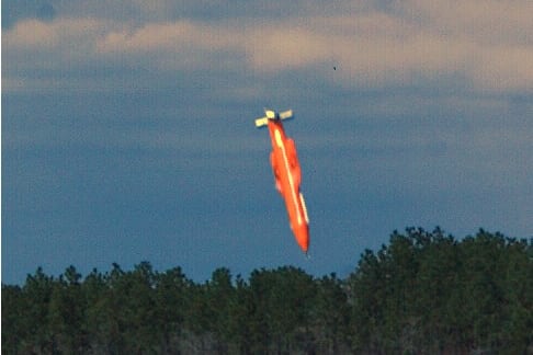 Foto de archivo brindada por la Fuerza Aérea estadounidense de las pruebas de la bomba MOAB.