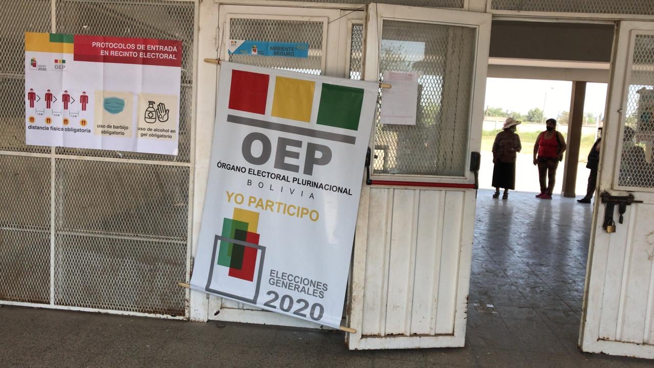 Entrada de la escuela de Orán