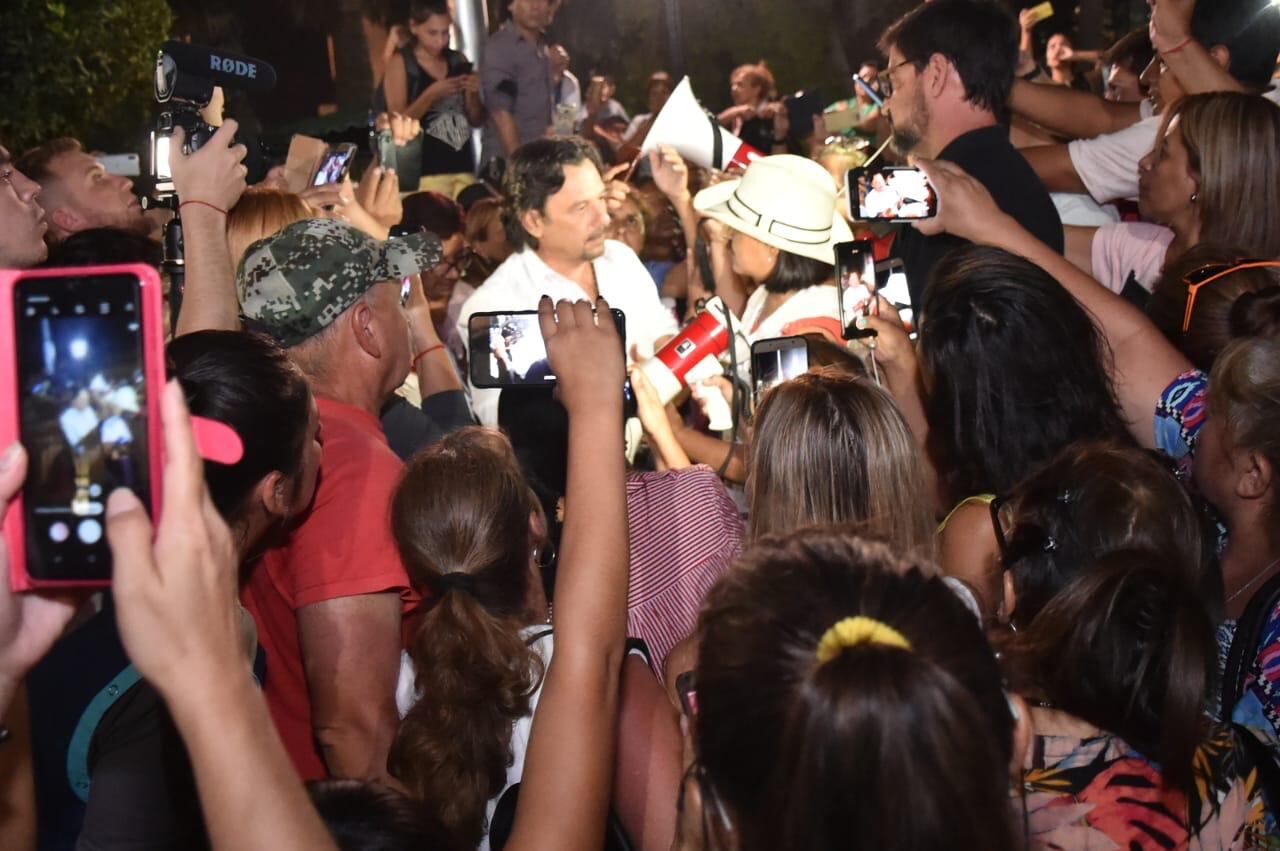 Sáenz con los autoconvocados en la Plaza 9 de Julio