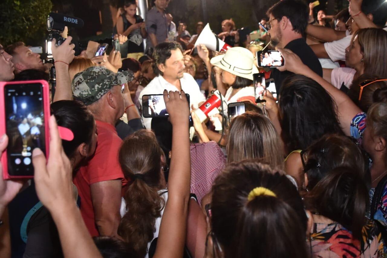 Sáenz con los autoconvocados en la Plaza 9 de Julio